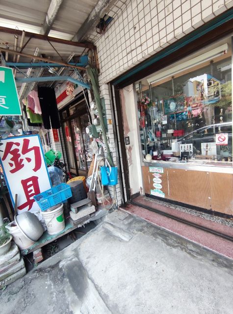 Photo: 許鴻偉o許ㄚ偉 via Google 時間廊鐘錶(遙控器電池)